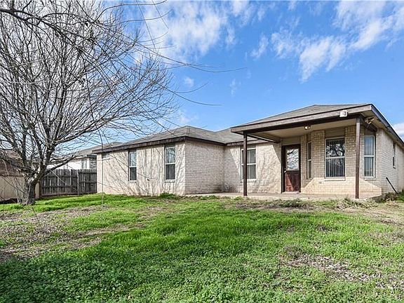 2nd image of 3402 Woodlake Dr