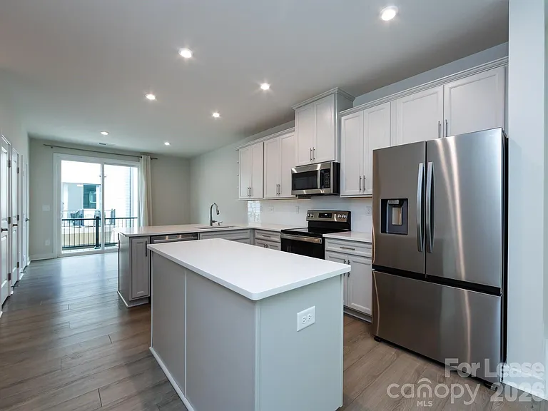 413 Spearfield Ln — Photo 3