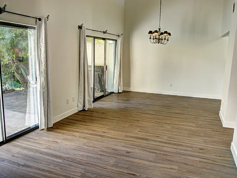140 Willow Lake Dr — Photo 4