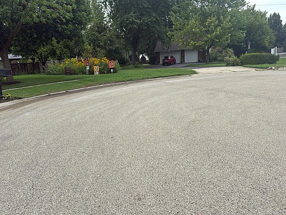 4th image of 18249 W Old Hickory Ct