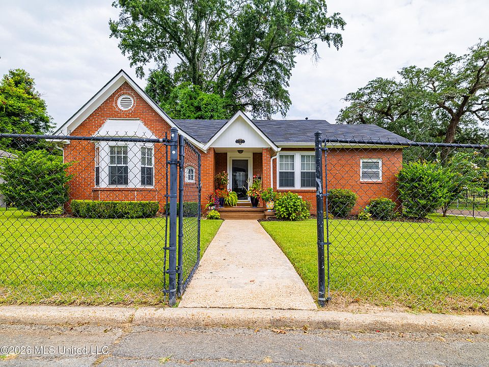 1st image of 1 Oak Ct