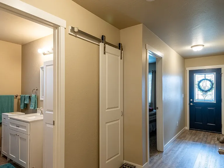 813 Foxglove Dr — Photo 3