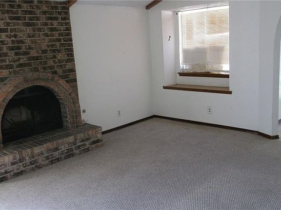 4th image of 4800 Maureen Cir