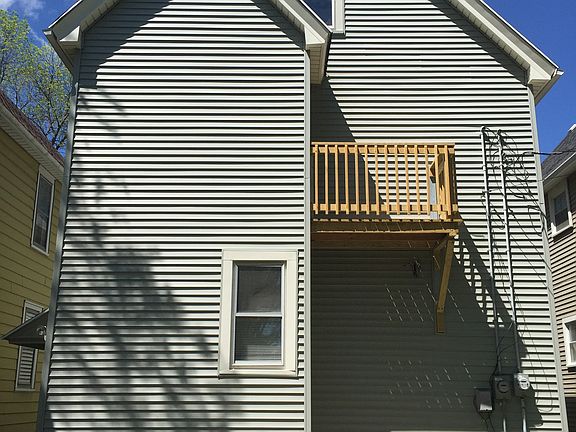 5th image of 2750 N Fratney St
