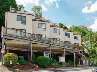 1110 River Rd APT 103, Edgewater, NJ 07020