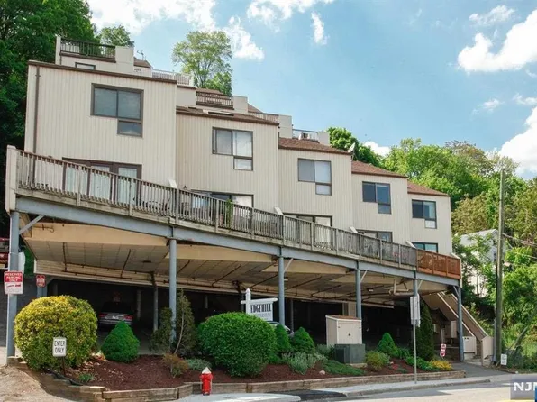 1110 River Rd APT 103, Edgewater, NJ 07020