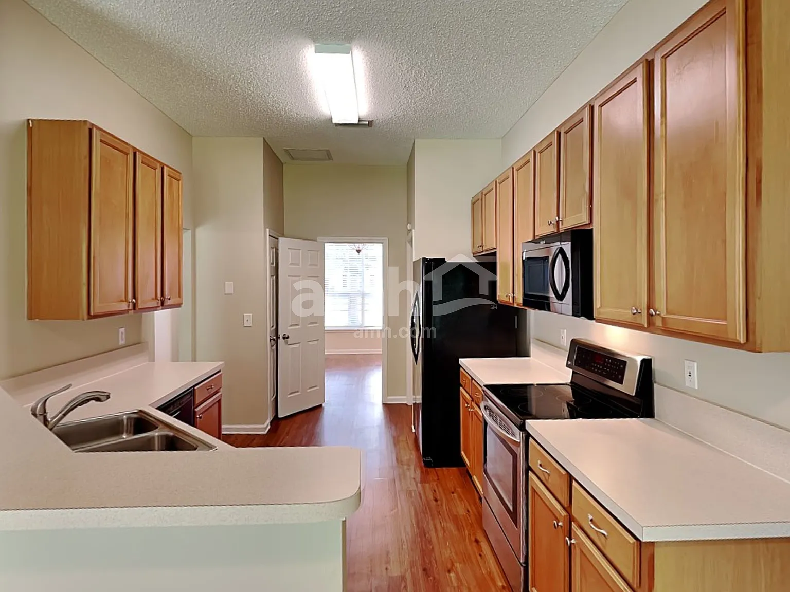 4 bed, 2.0 bath, 1942 sqft, $2,095 — Photo 3