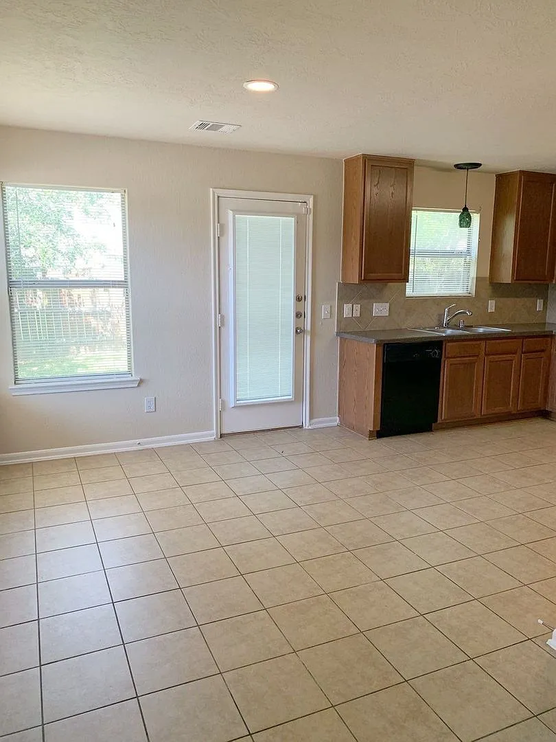 7207 Liberty Mesa, Houston TX 77049 - Ask about our No Cash Security Deposit Option — Photo 4