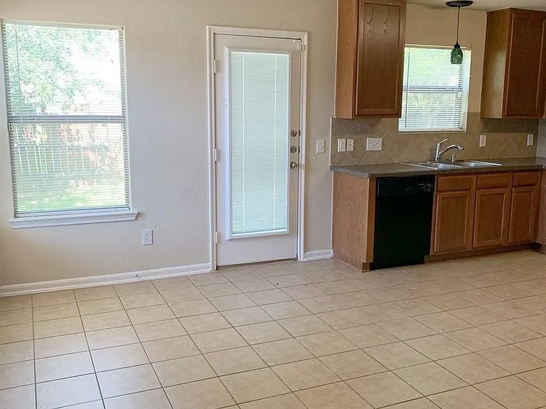 7207 Liberty Mesa Ln — Photo 4