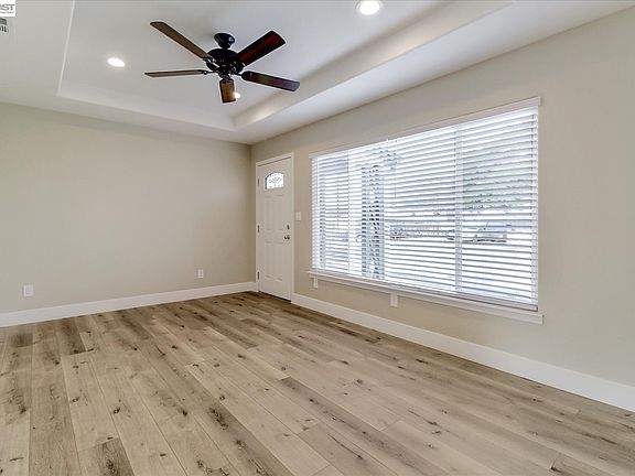 5th image of 1781 Park St