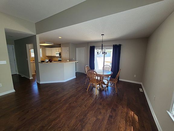 5th image of 504 Campusview Dr