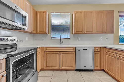 5149 SW 137th Ave Photo 1