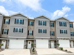 238 Red Oak Ln, Morgantown, WV 26501