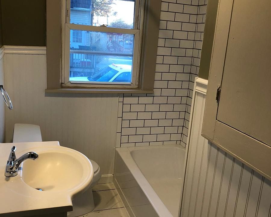 New tile full bathroom