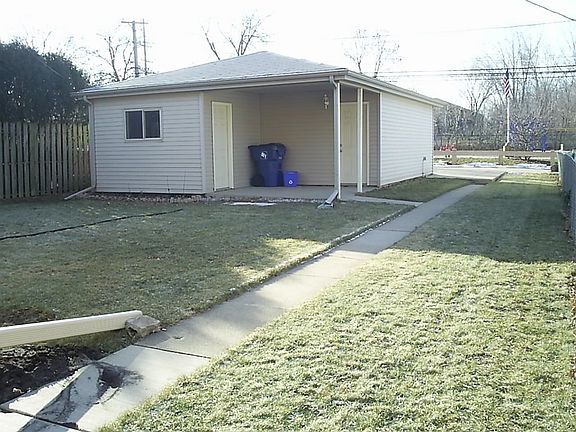 4th image of 2440 Oak St