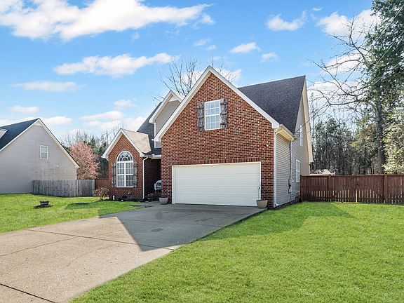 3rd image of 106 California Ct