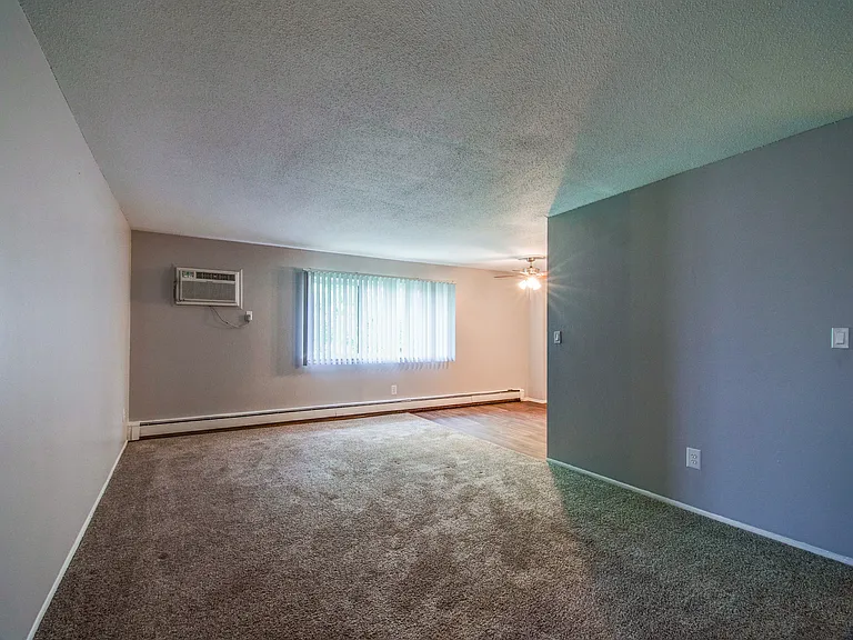 Hillcrest Club Apartments — Photo 63