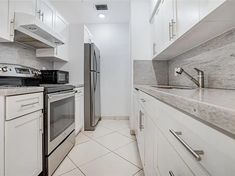 8045 SW 62nd Ct — Photo 5