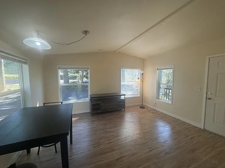 2995 Woods Rd E — Photo 6