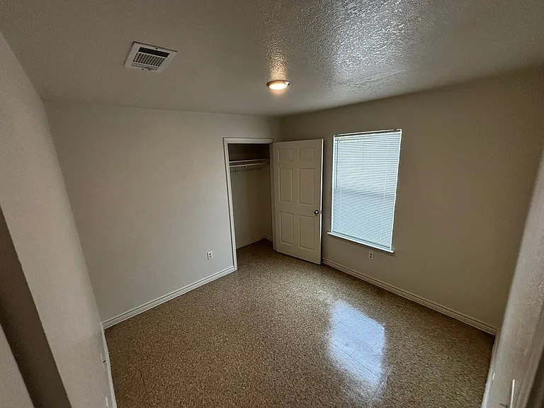 501 S Henderson St — Photo 9