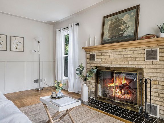 2nd image of 97 W 21st St