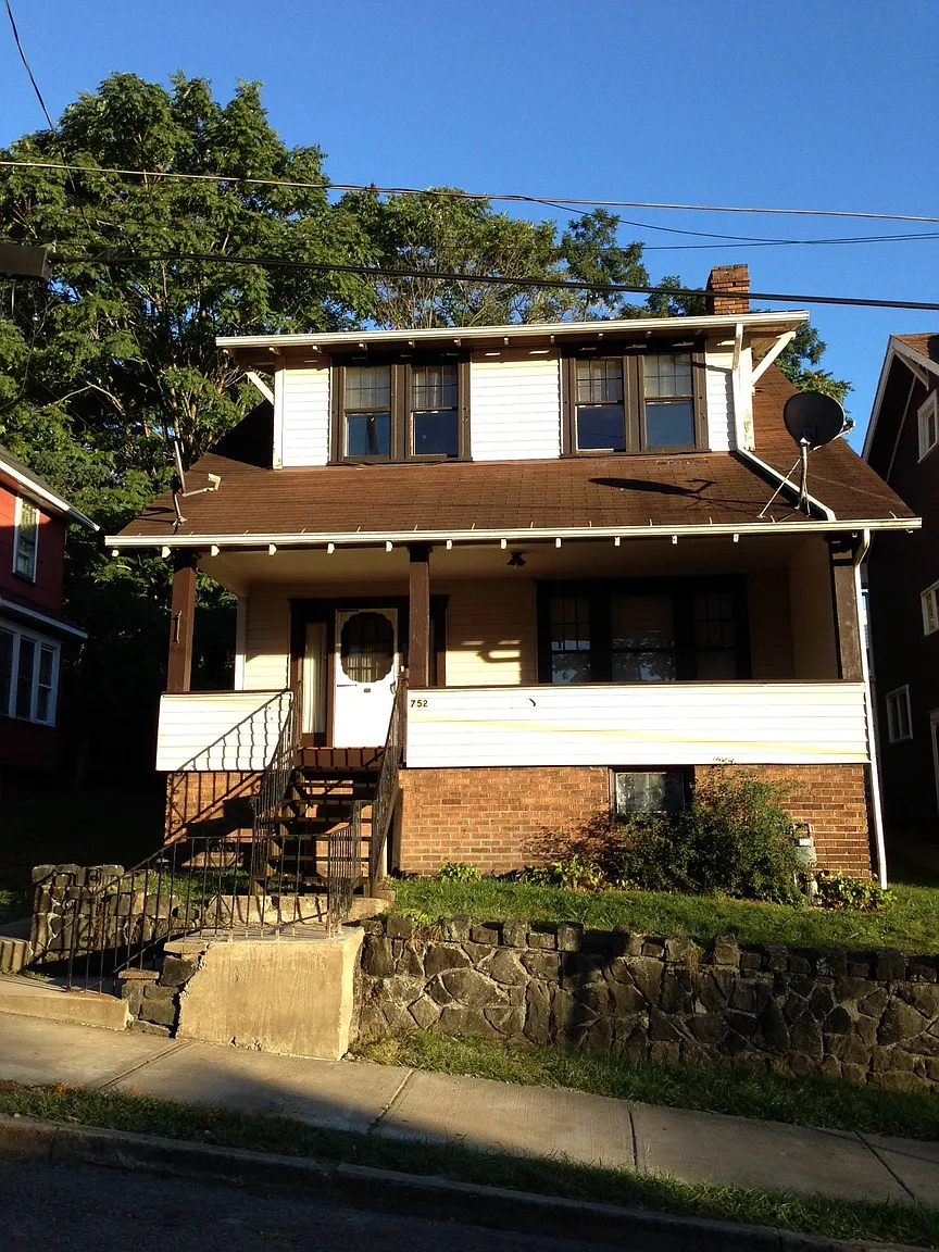 752 Minerva St photo 1