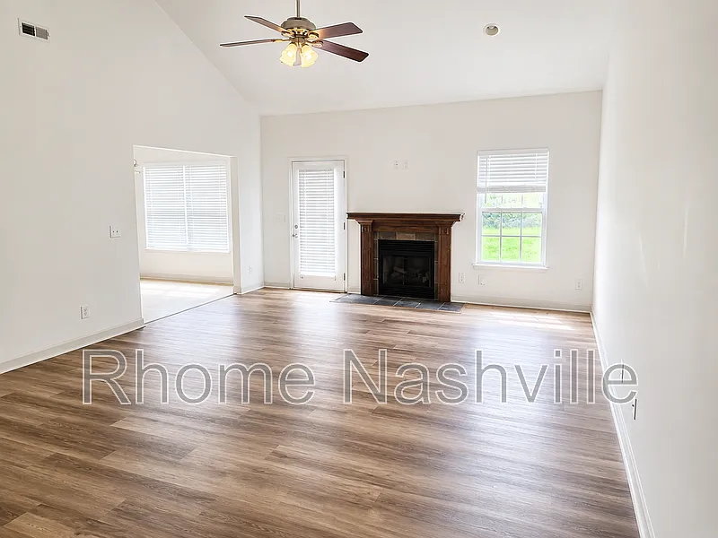 3 bed, 2.0 bath, 1967 sqft, $2,200 — Photo 2