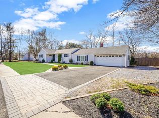 32 Hawkton Pl, Lake Grove, NY 11755