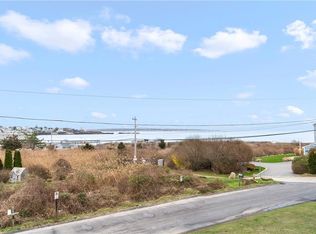 4 Arnold Ave, Narragansett, RI 02882