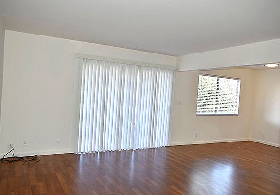 5th image of 125 Power Dr APT B