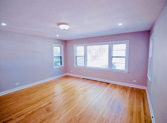 2nd image of 4954 N Leavitt St