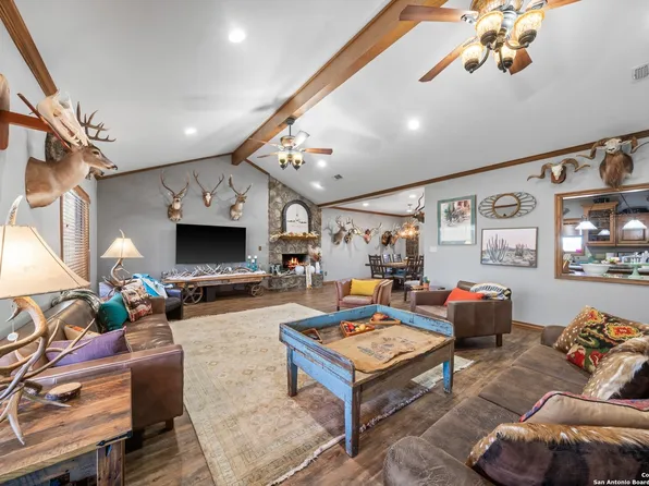 14430 US-90, Uvalde, TX 78801