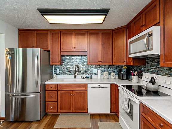 3rd image of 603 Oakland Way
