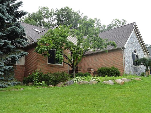 4th image of 8607 Newport Dr