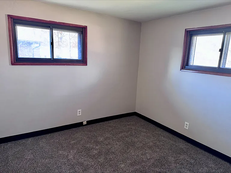 1135 Saxe Ave — Photo 2