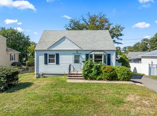 4 Clayton Ct, East Brunswick, NJ 08816