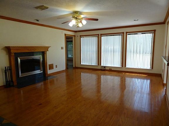 4th image of 1922 Fir Tree Dr
