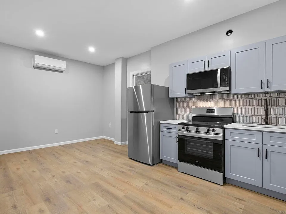 140 Grand St #2A