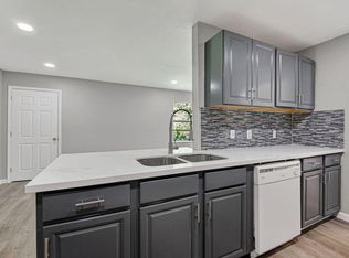 701 Oriole Ln, Pasadena, TX 77502