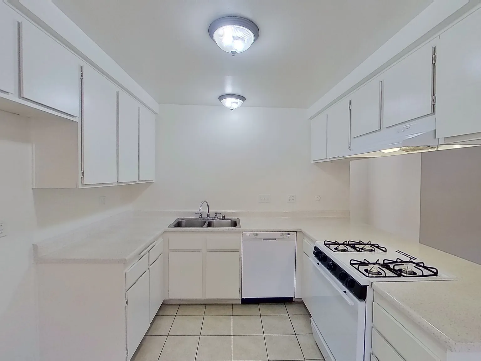 521 N. Tustin Ave — Photo 4