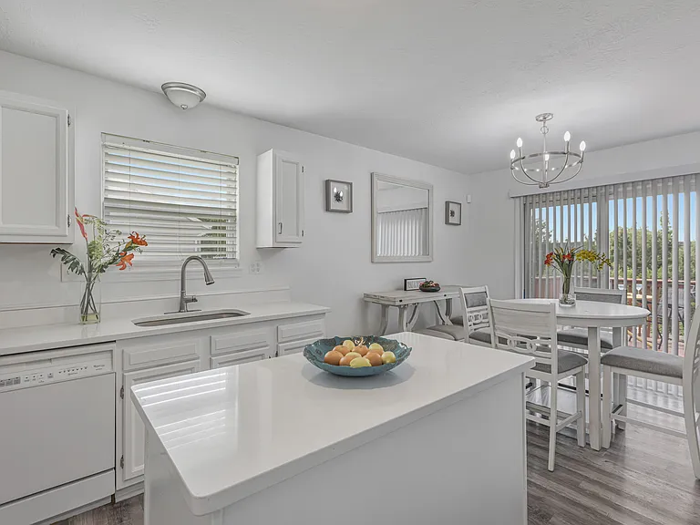 6824 Beagle Dr — Photo 22
