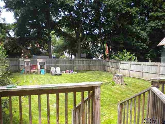 4th image of 8 Dix Ave