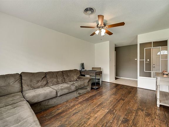 4th image of 606 Bayless Dr