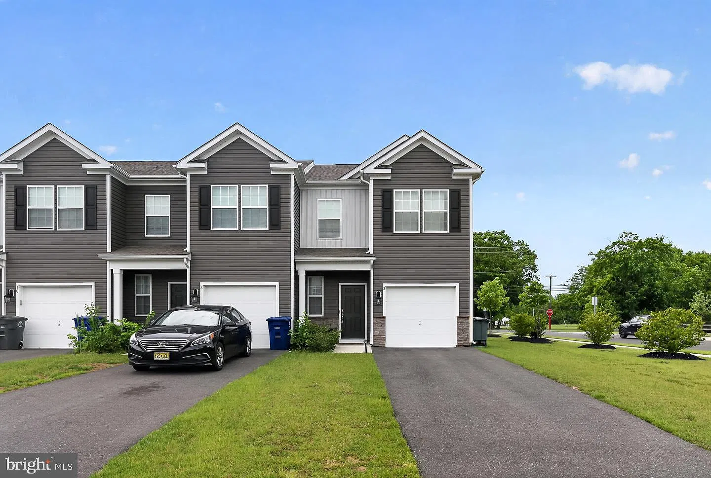 3 bed, 2.5 bath, 1484 sqft, $2,700 — Photo 1