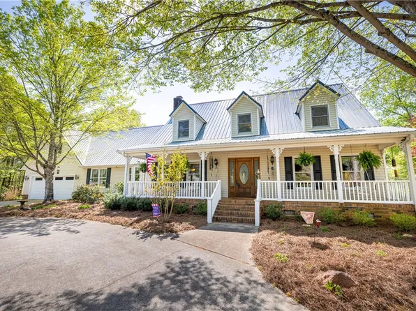 310 Stratford Dr, Seneca, SC 29678
