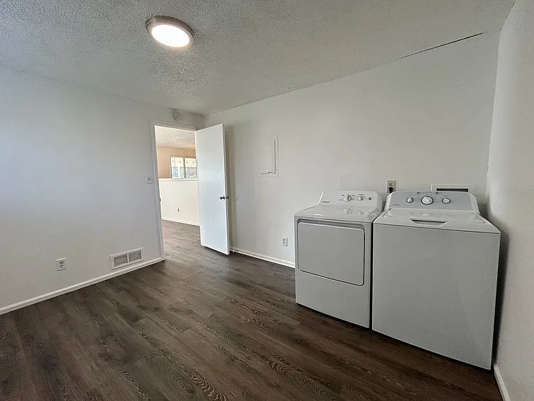 1732 Cambridge Dr — Photo 6