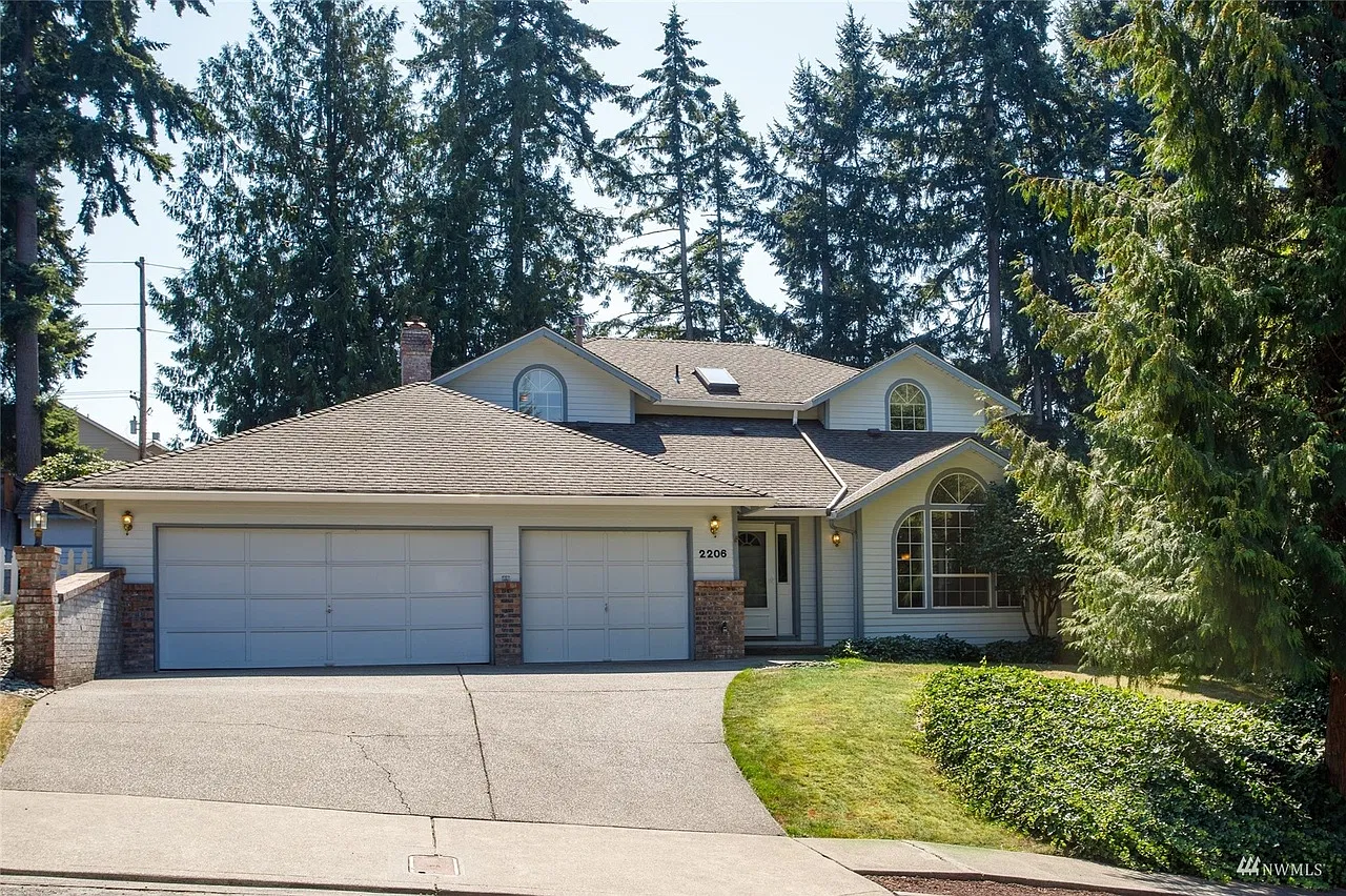3 bed, 2.5 bath, 2177 sqft, $2,975 — Photo 1