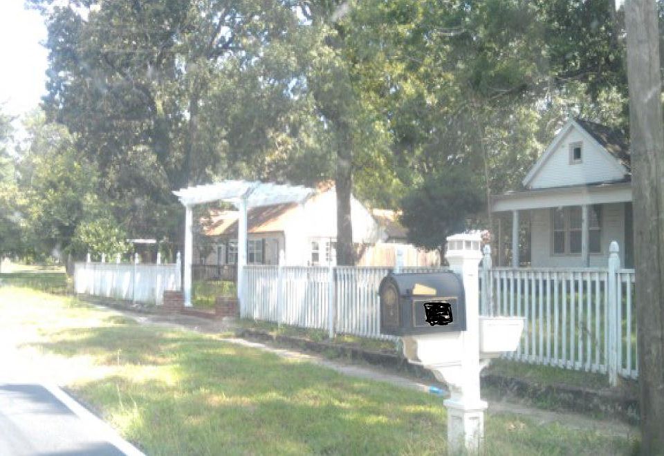 2nd image of 410 Indian Springs St