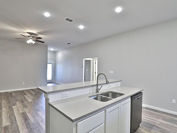 5th image of 6634 Jennings St #6634