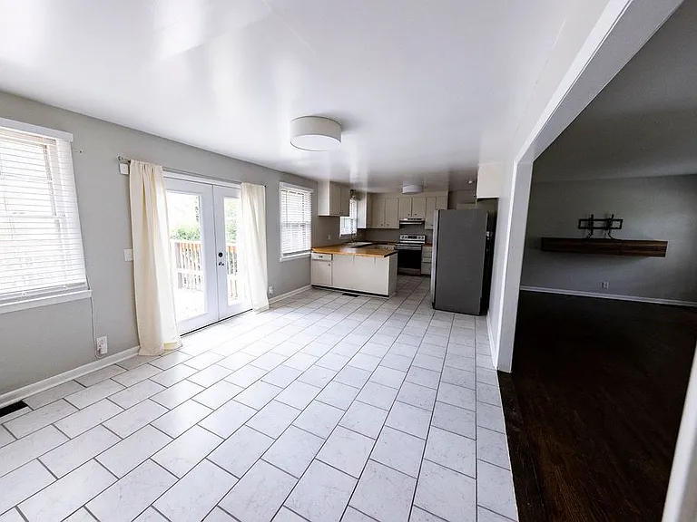 205 Lady Marion Dr — Photo 9